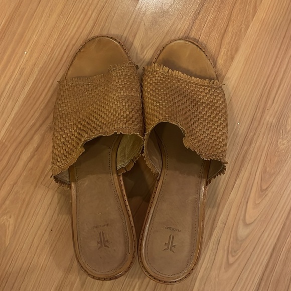 Frye blocked heel sandals. Size 9. Brown. - Picture 5 of 11